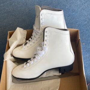 Women’s Figure Skates
